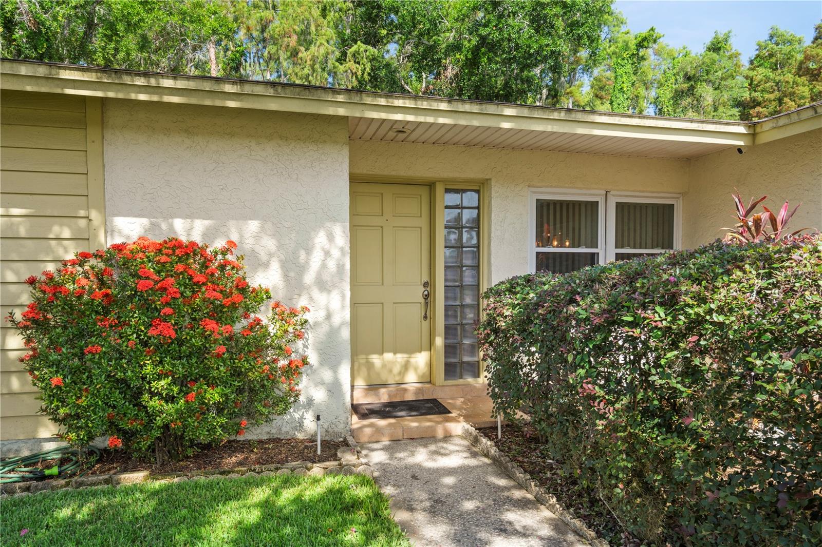 16118 OAKMANOR DRIVE
