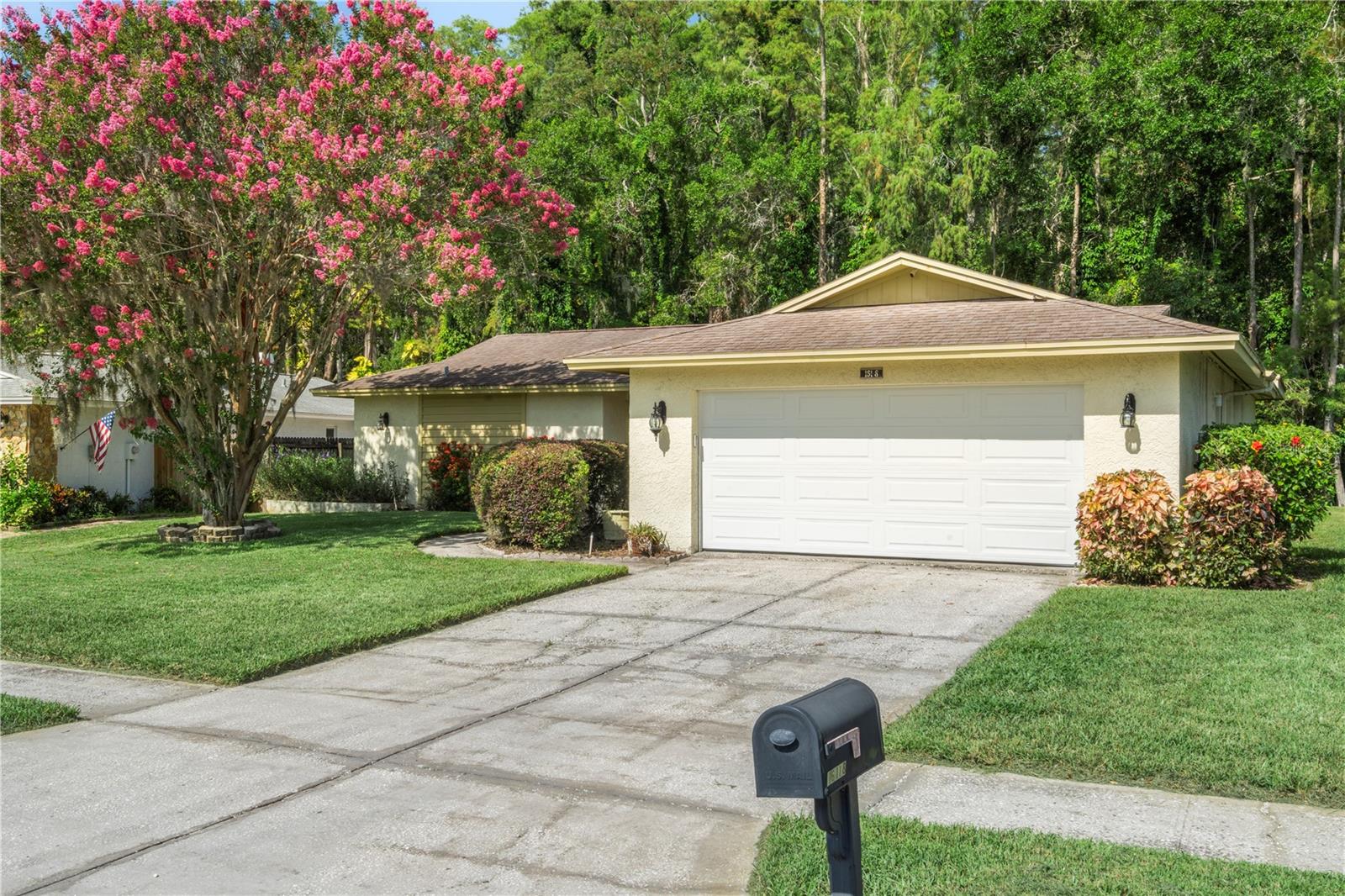 16118 OAKMANOR DRIVE