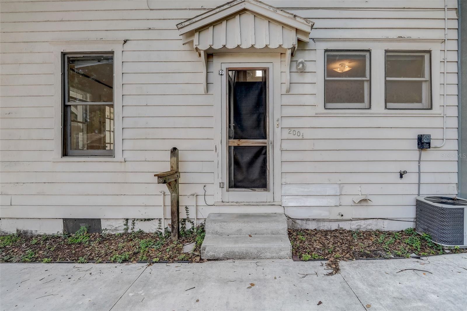 200 & 200 1/2 HIBISCUS COURT