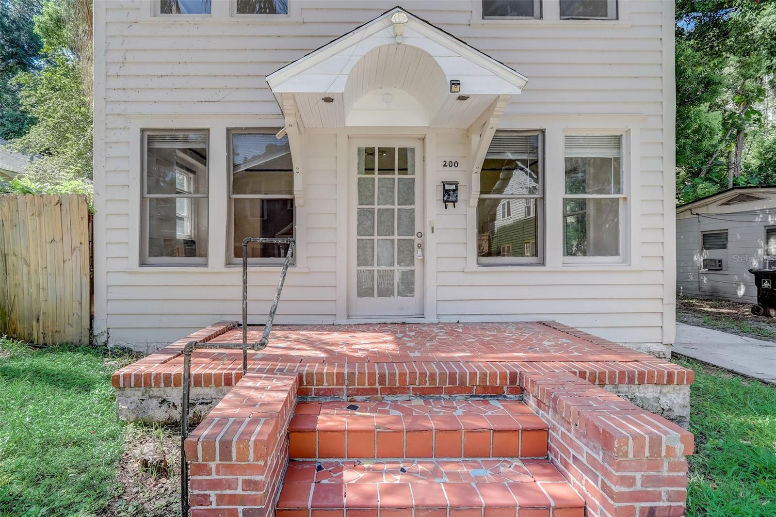 200 & 200 1/2 HIBISCUS COURT