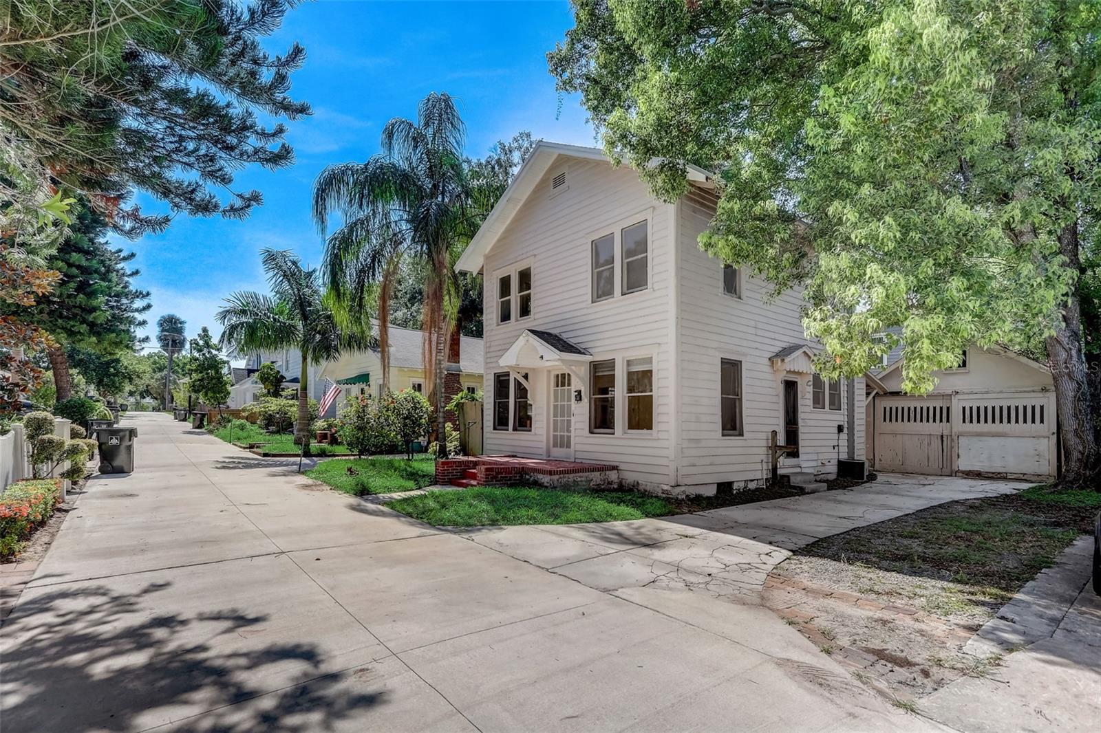 200 & 200 1/2 HIBISCUS COURT