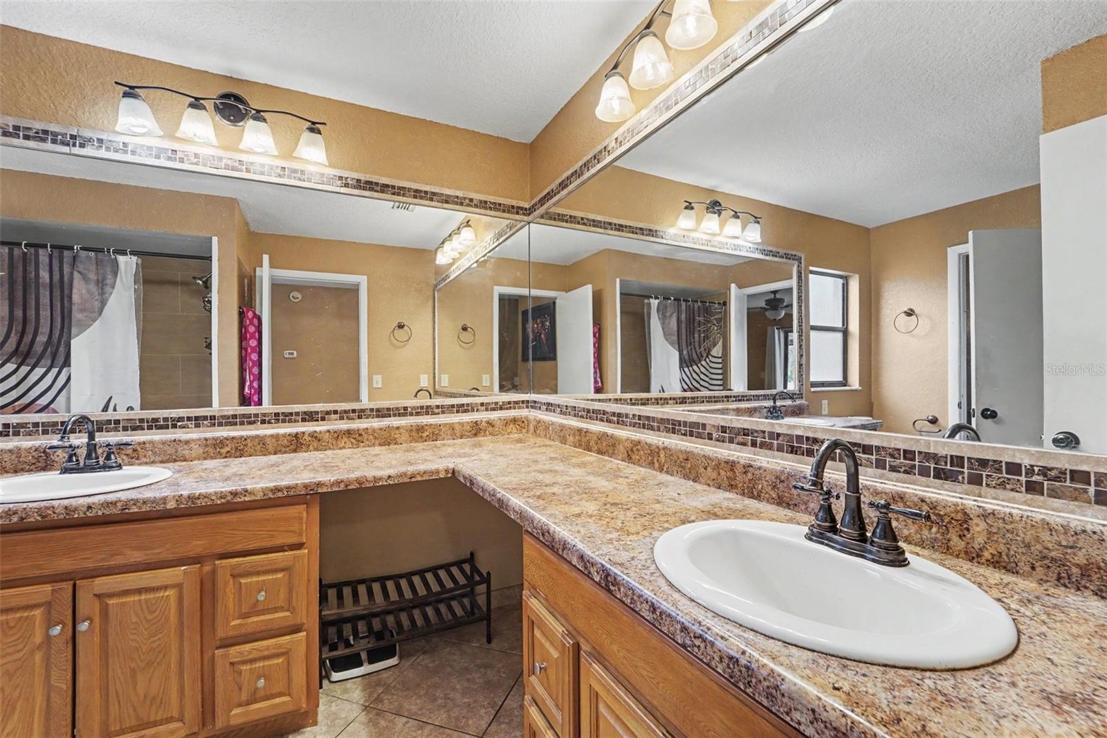 FOREST OAKS UNIT - Residential