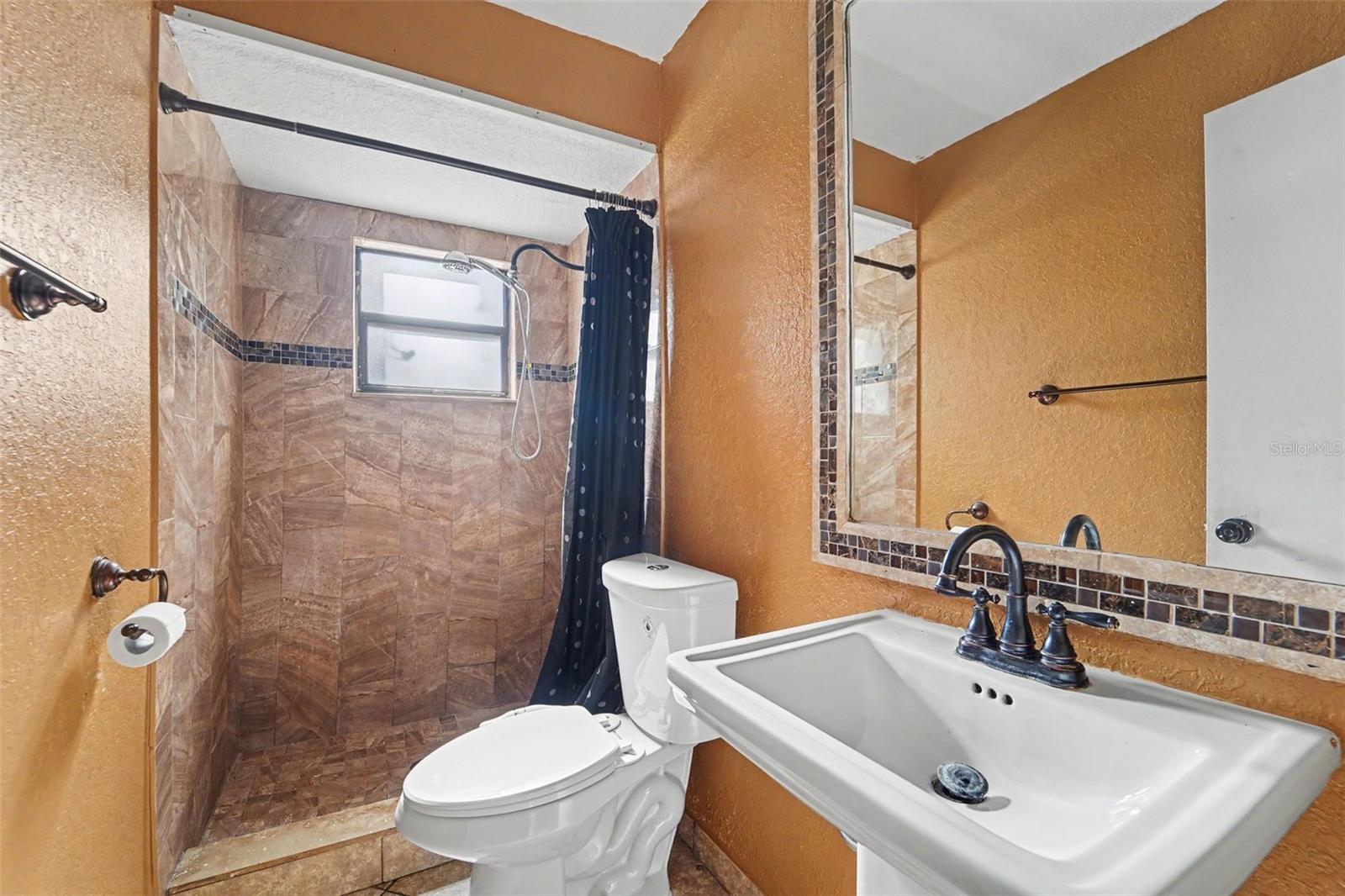 FOREST OAKS UNIT - Residential