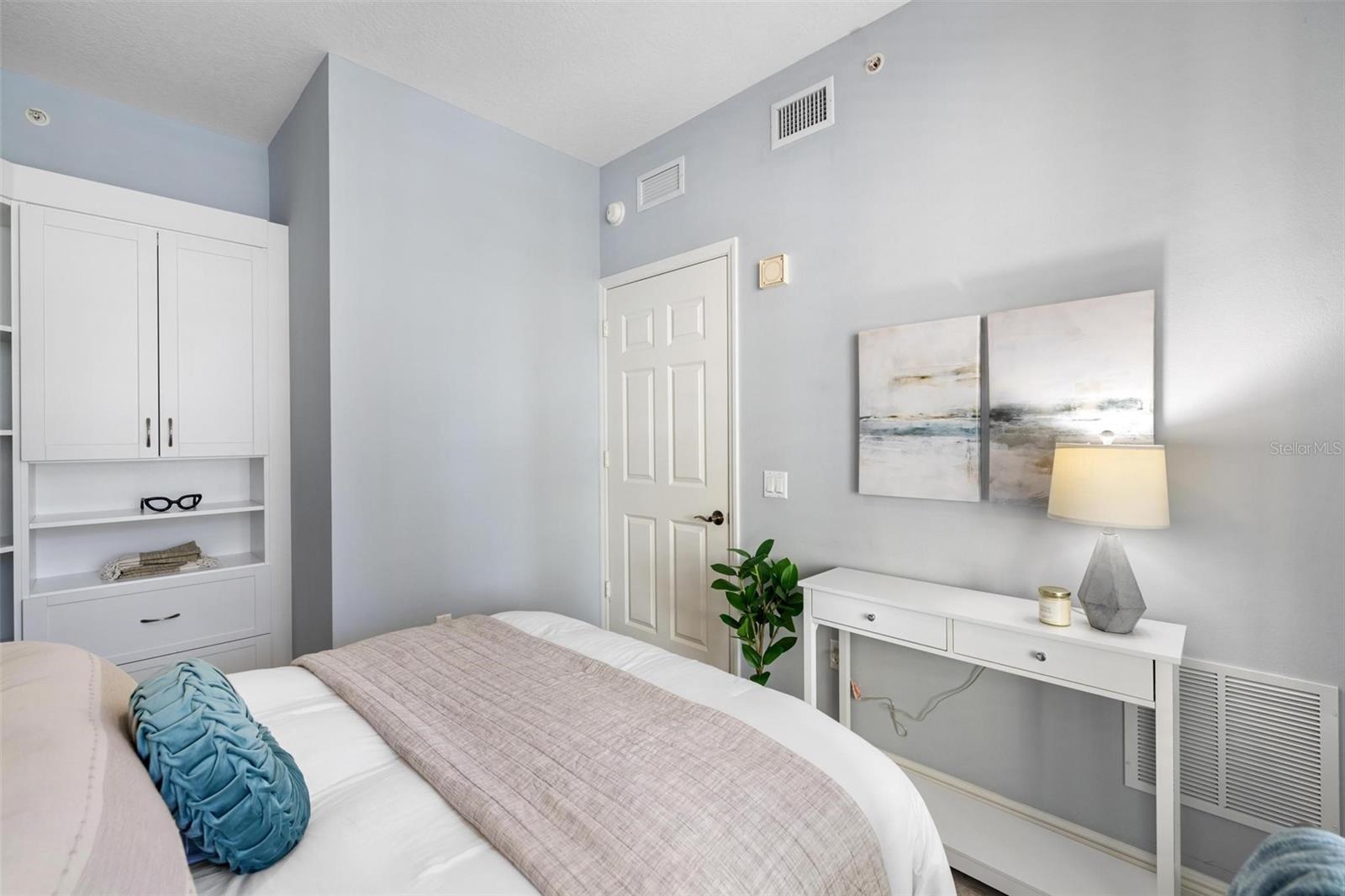 ONE HUNDRED CENTRAL - Residential
