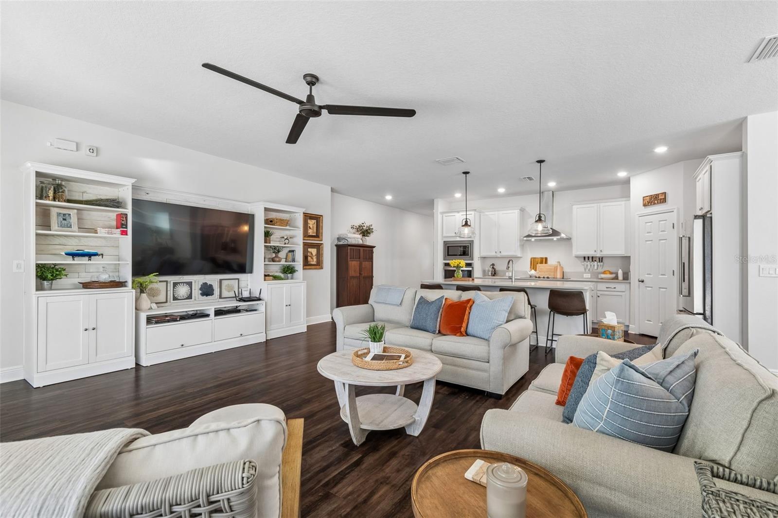 LAKESHORE OAKS SUB - Residential