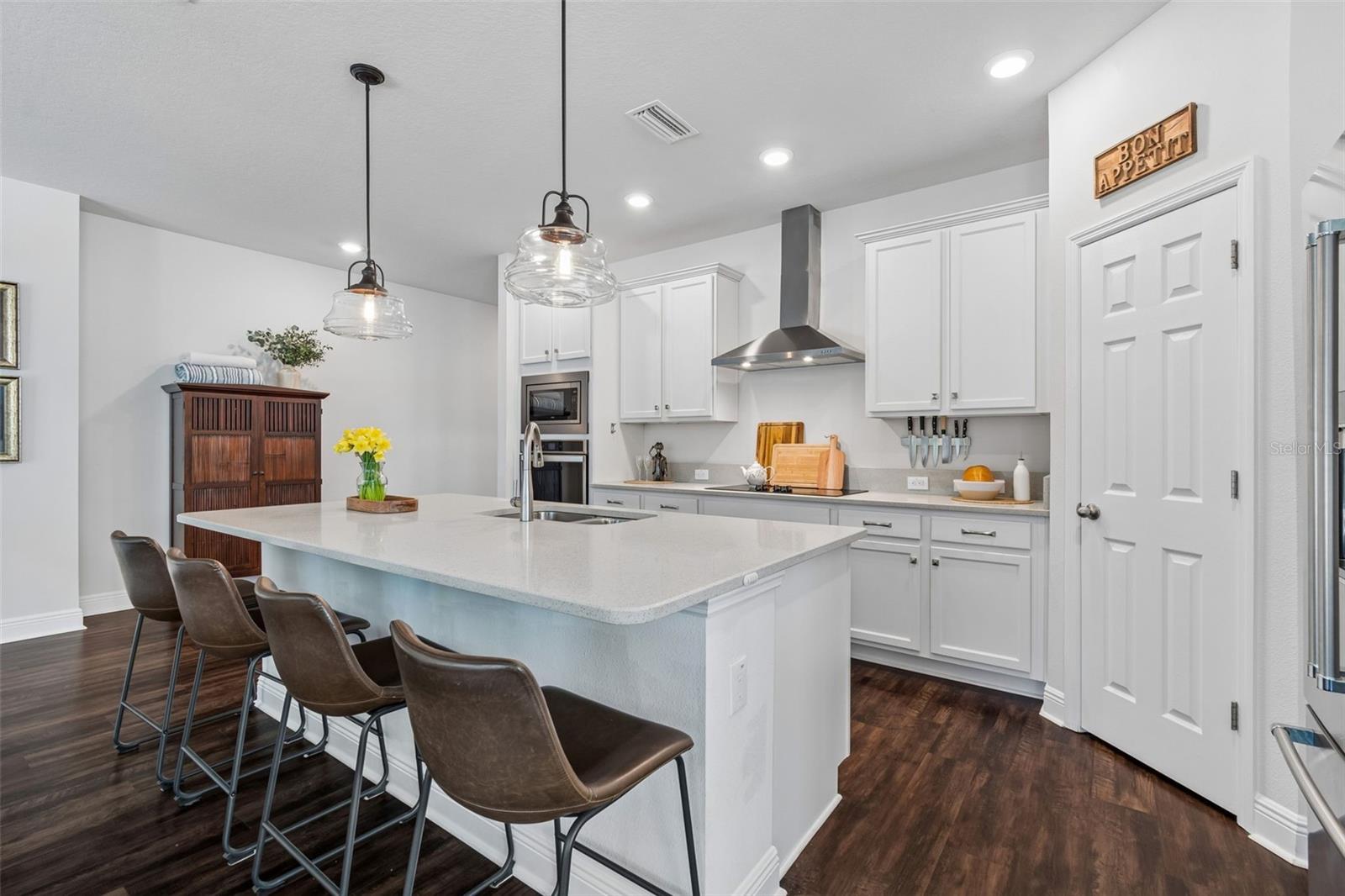 LAKESHORE OAKS SUB - Residential