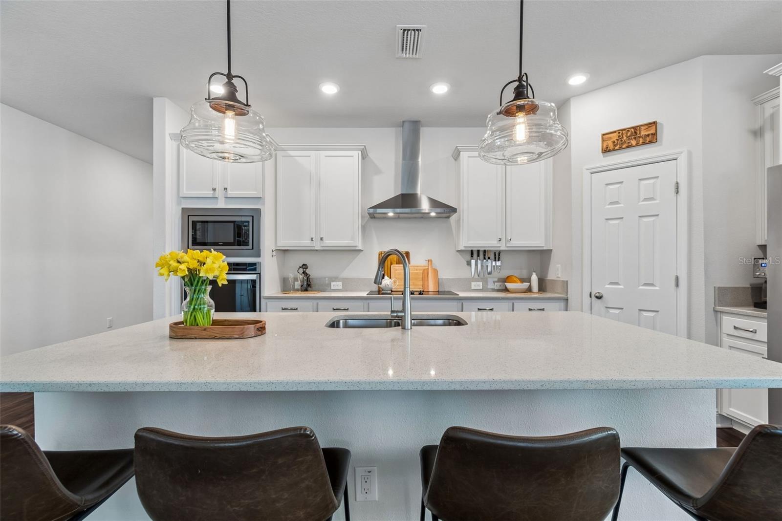 LAKESHORE OAKS SUB - Residential