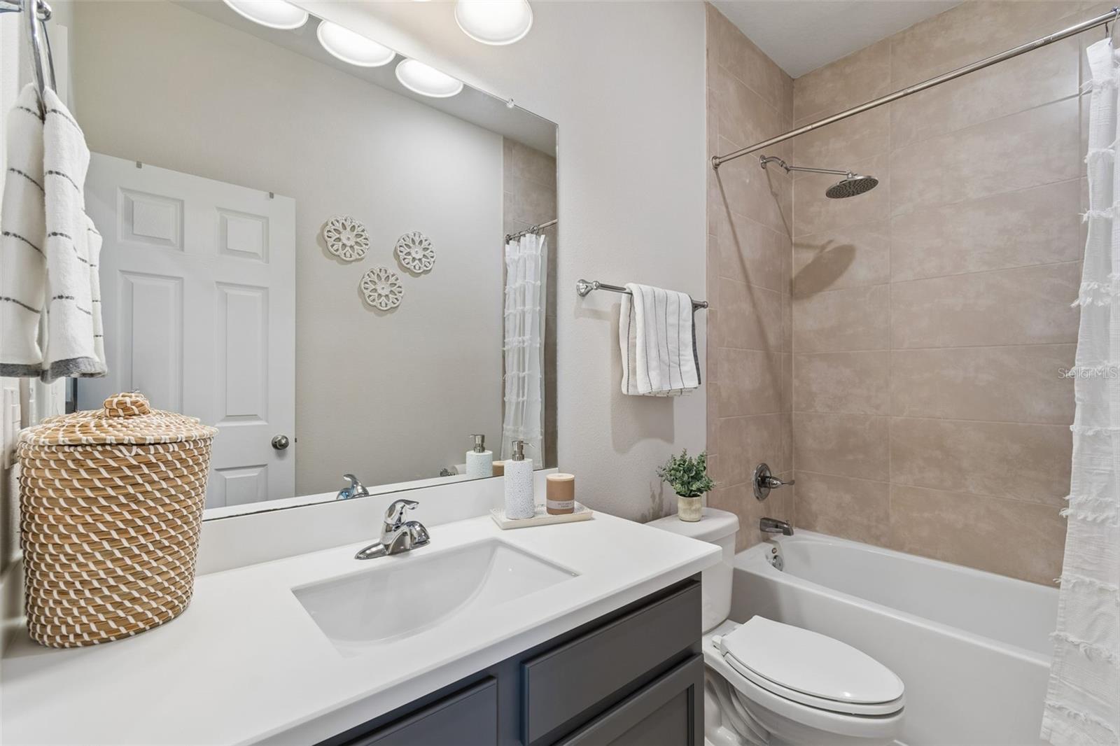 LAKESHORE OAKS SUB - Residential