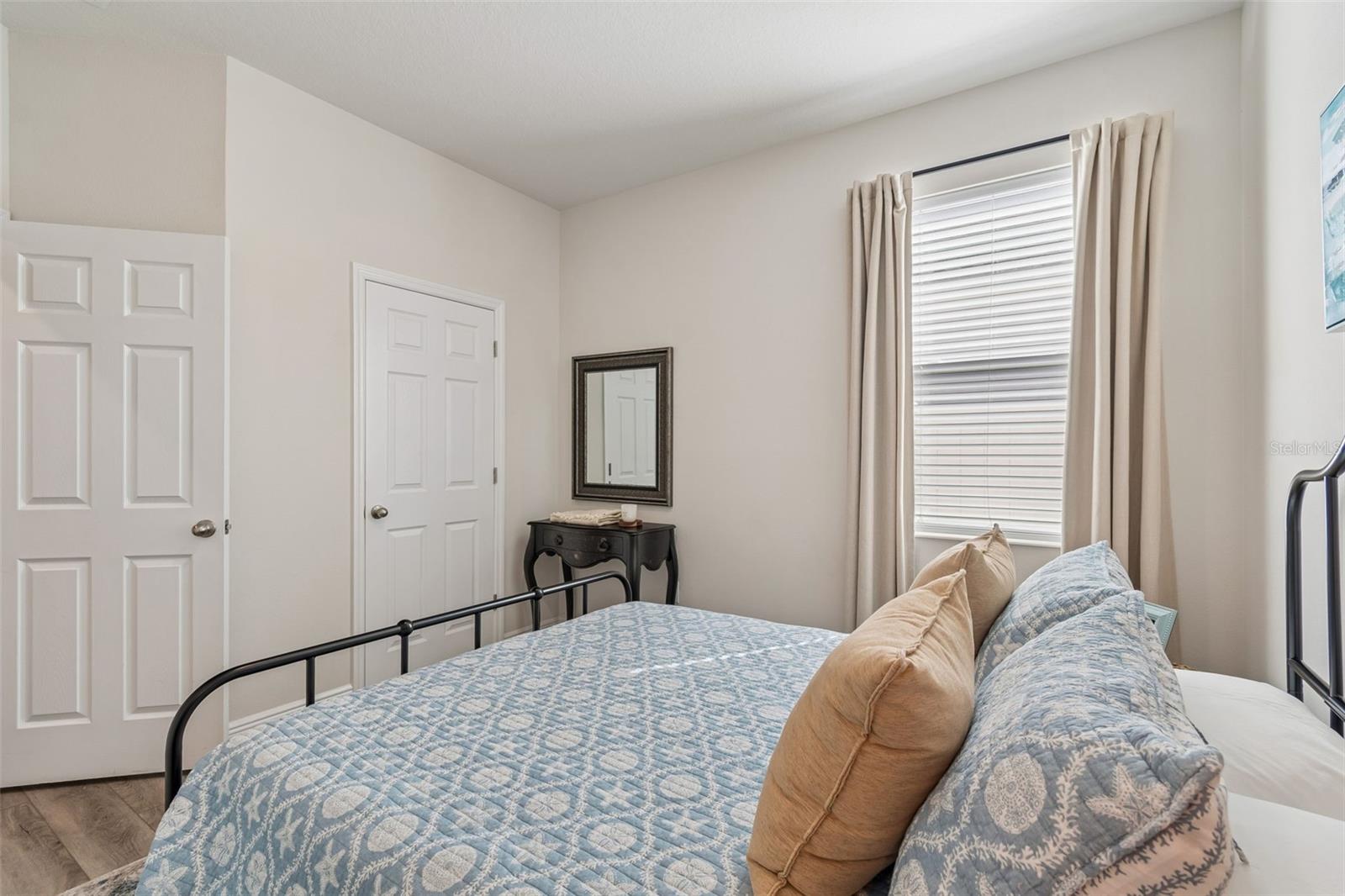 LAKESHORE OAKS SUB - Residential