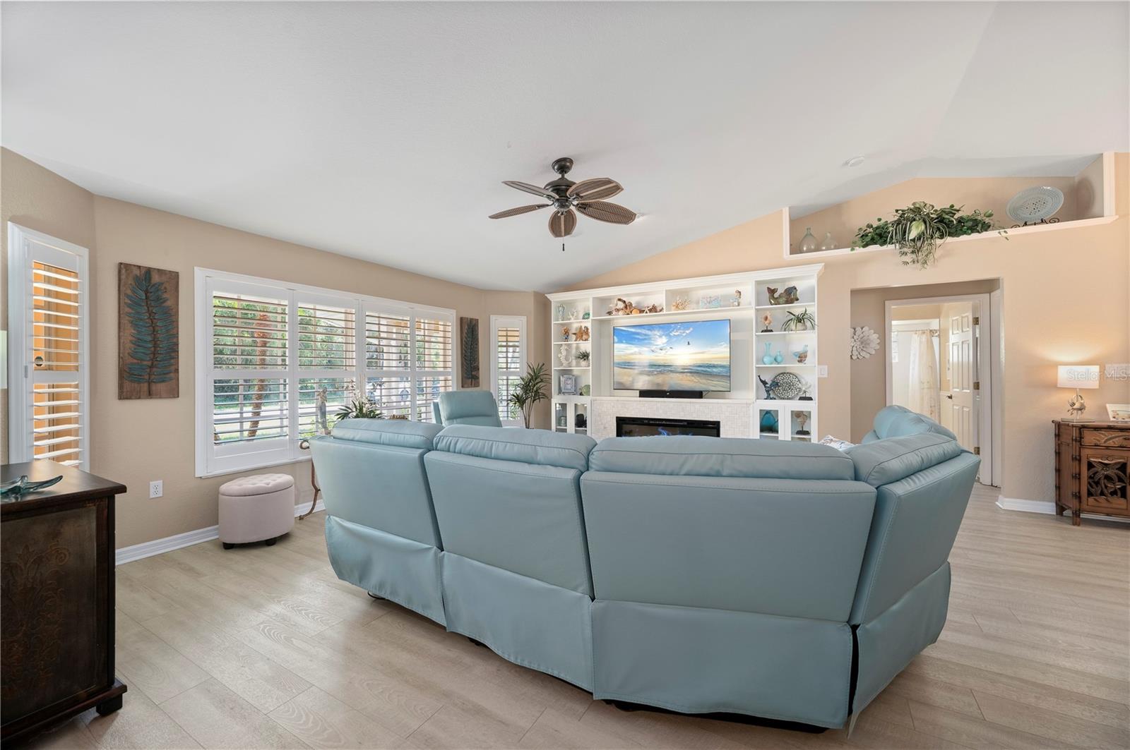 23347 MULLINS AVENUE