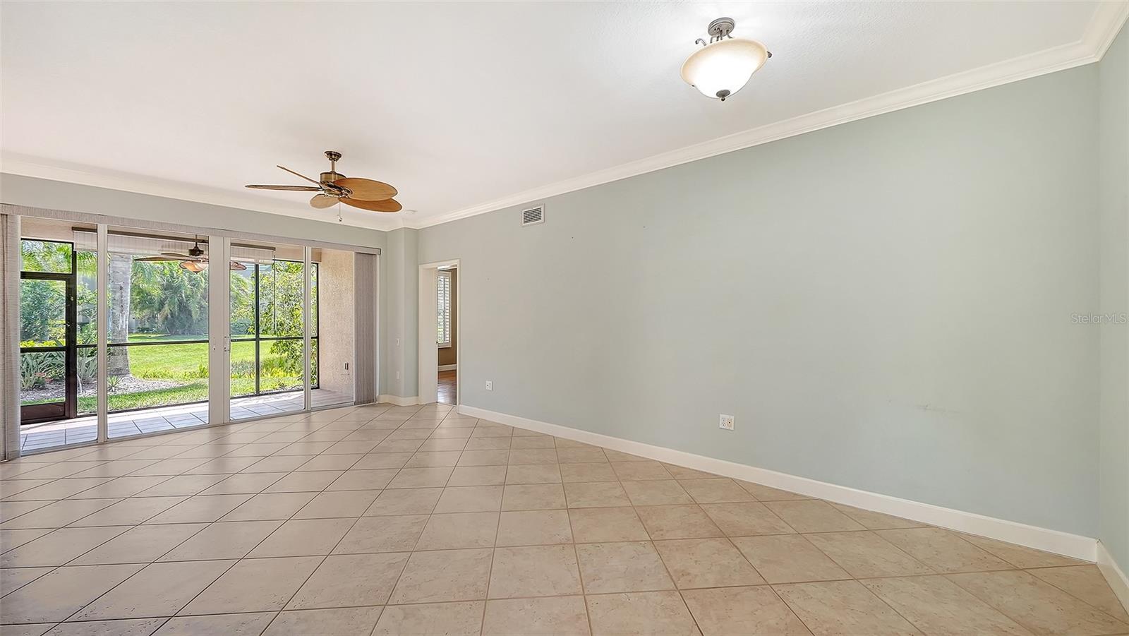 5211 PARISIENNE PLACE 101B27