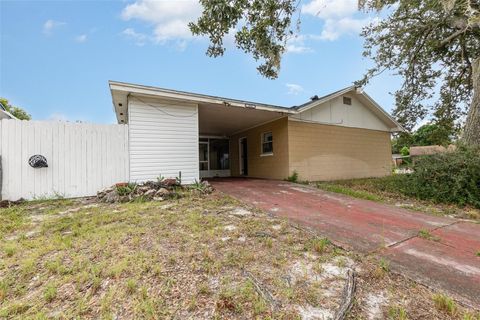 A home in WINTER HAVEN