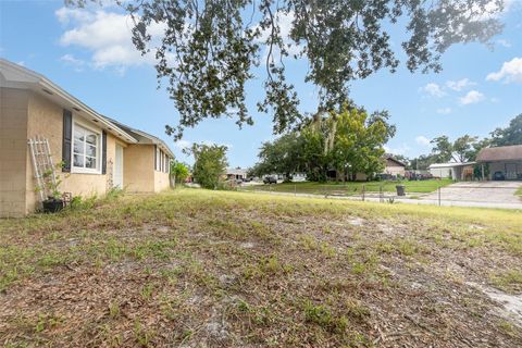 A home in WINTER HAVEN