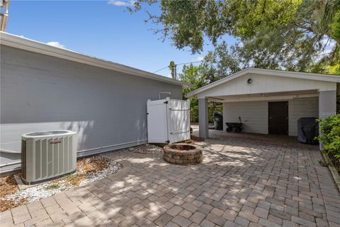 A home in LAKELAND