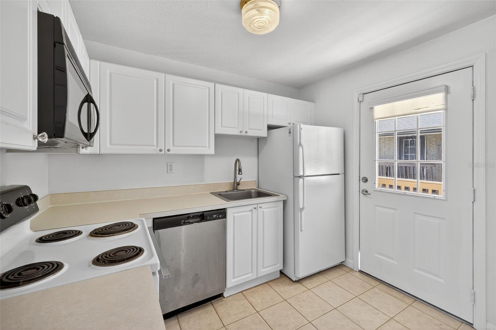 RENAISSANCE VILLAS CONDO - Residential Lease