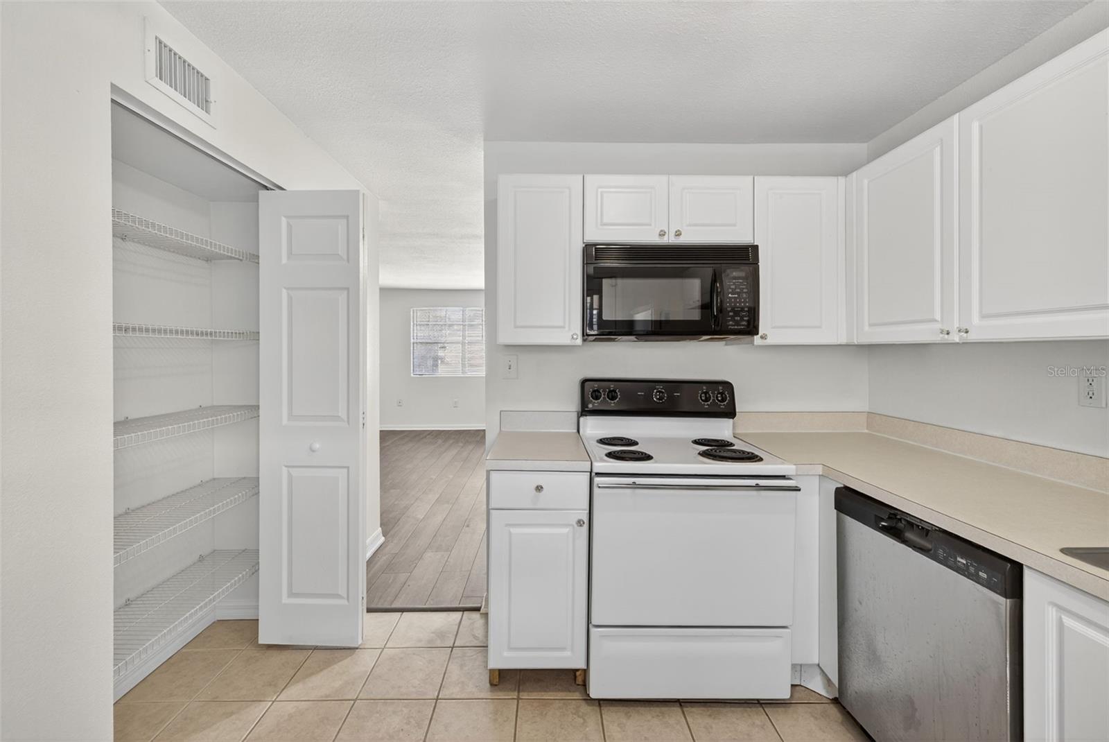 RENAISSANCE VILLAS CONDO - Residential Lease