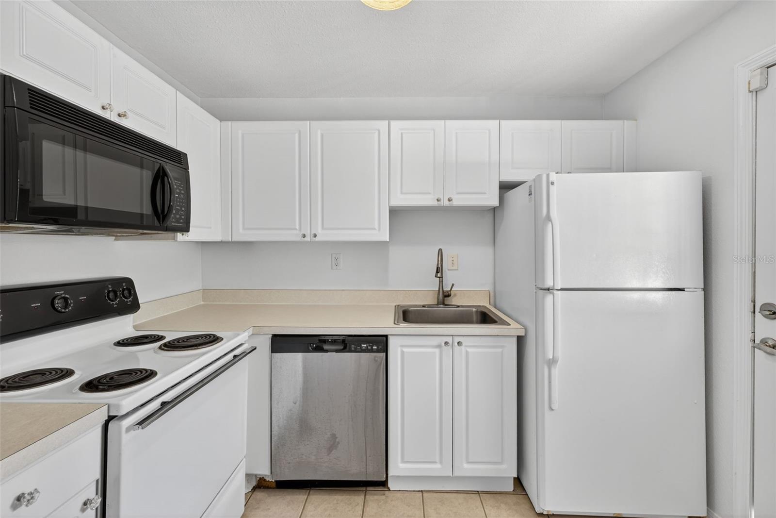 RENAISSANCE VILLAS CONDO - Residential Lease