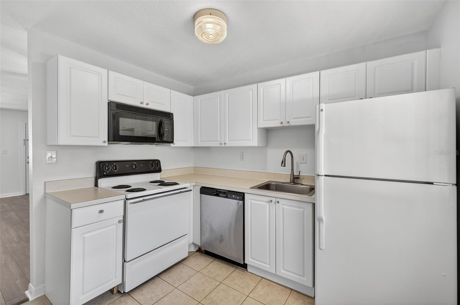 RENAISSANCE VILLAS CONDO - Residential Lease