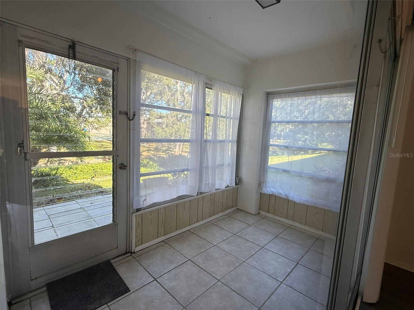 GREENBRIAR CONDO - Residential Lease