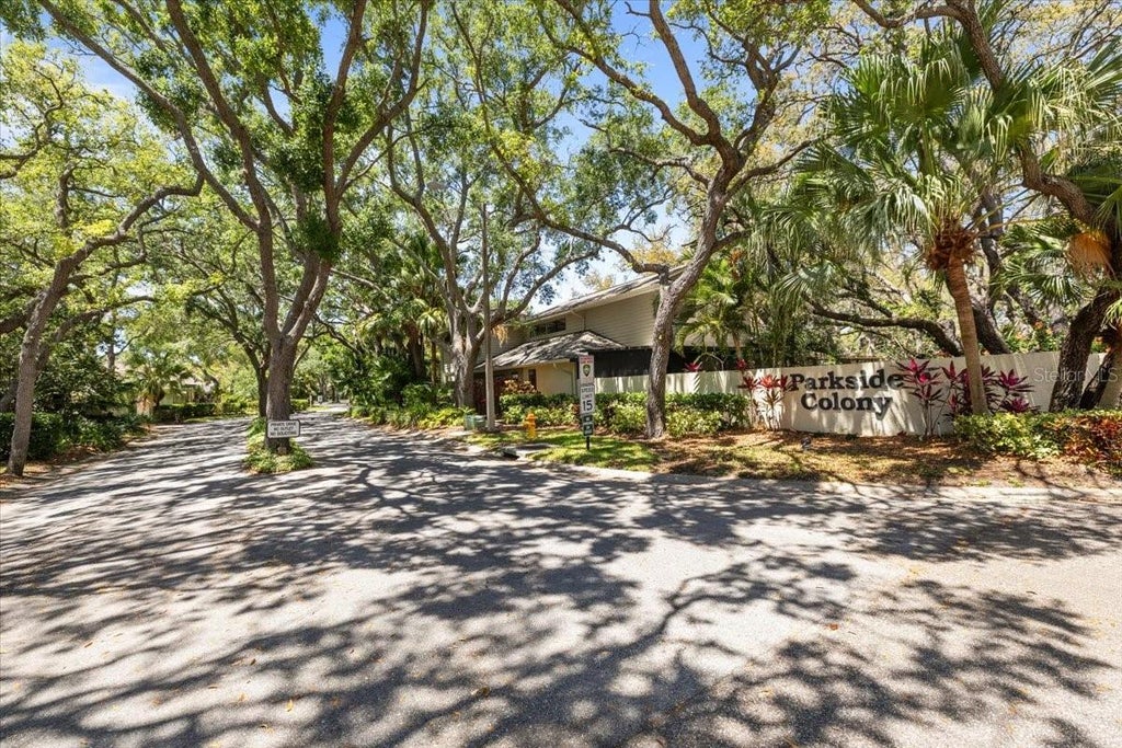 Photo of 110 Parkside Colony Drive, Tarpon Springs, FL 34689 (MLS # J1003949)