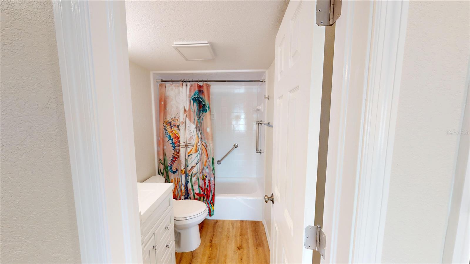 ISLANDER POINT CONDO - Residential