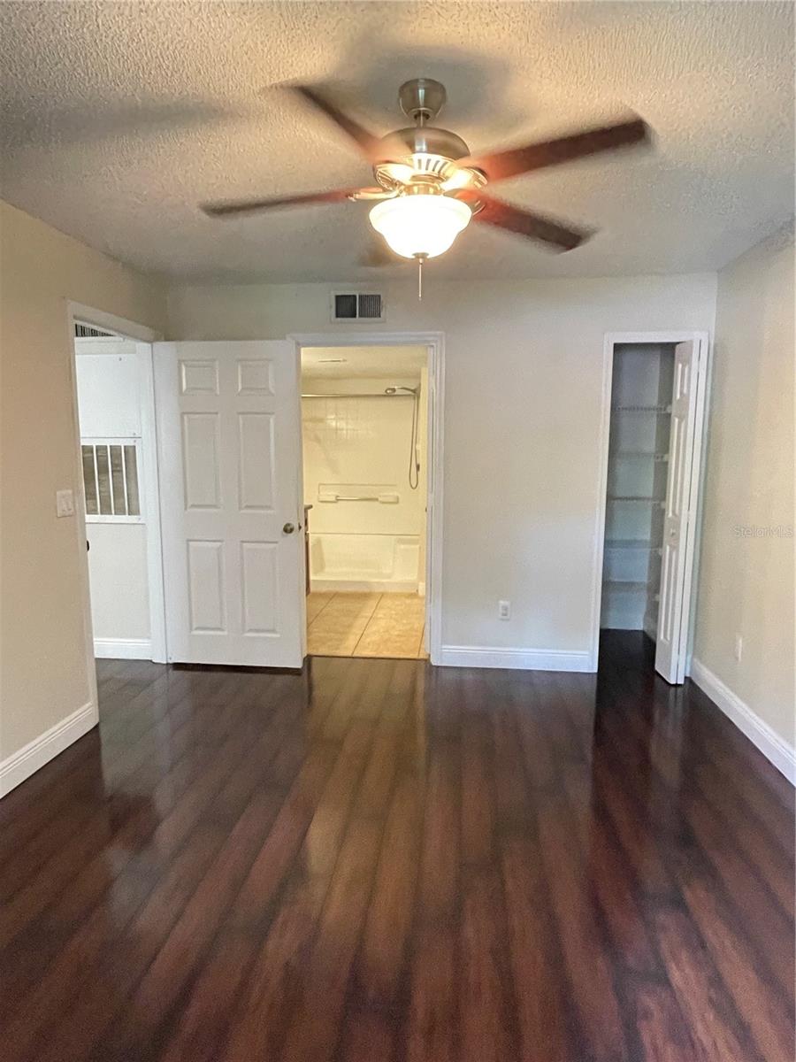 BELMONT/PK CENTRAL CONDO - Residential Lease