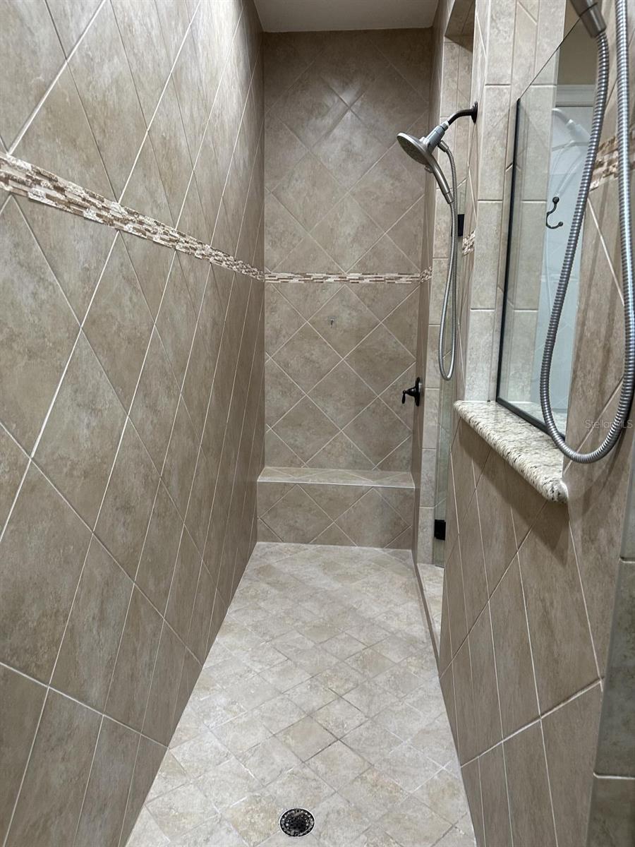 WINDSONG-KNOWLES PLACE - Residential