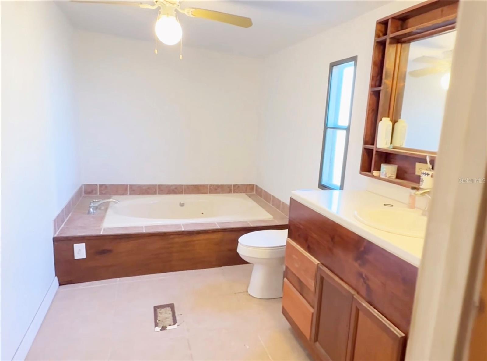 24-11-14 0005.00 ACRES W1/2 OF SE1/4 OF NW1/4 OF N - Residential