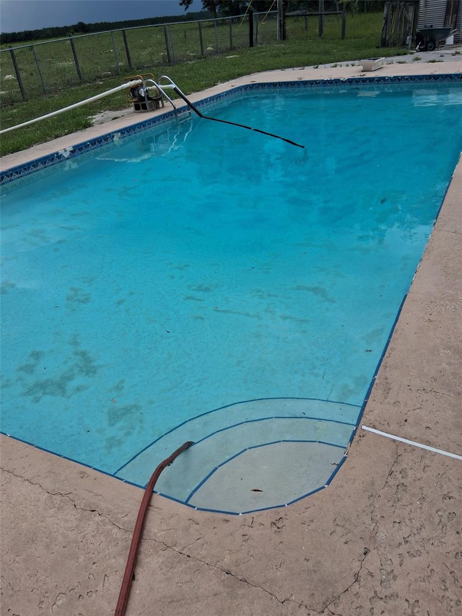 24-11-14 0005.00 ACRES W1/2 OF SE1/4 OF NW1/4 OF N - Residential