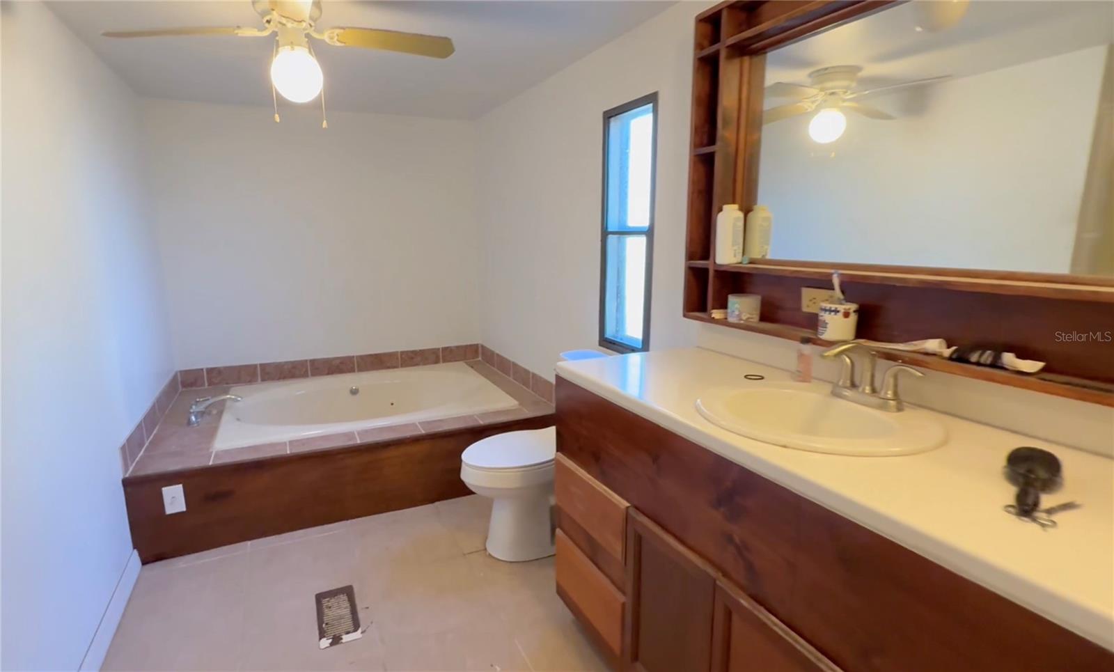 24-11-14 0005.00 ACRES W1/2 OF SE1/4 OF NW1/4 OF N - Residential