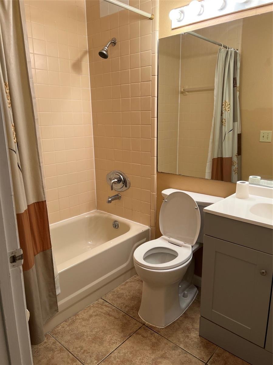 MONTGOMERY SQUARE - Residential