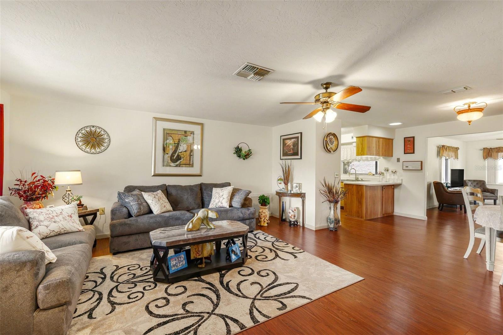 241 W HOLLYFERN PLACE