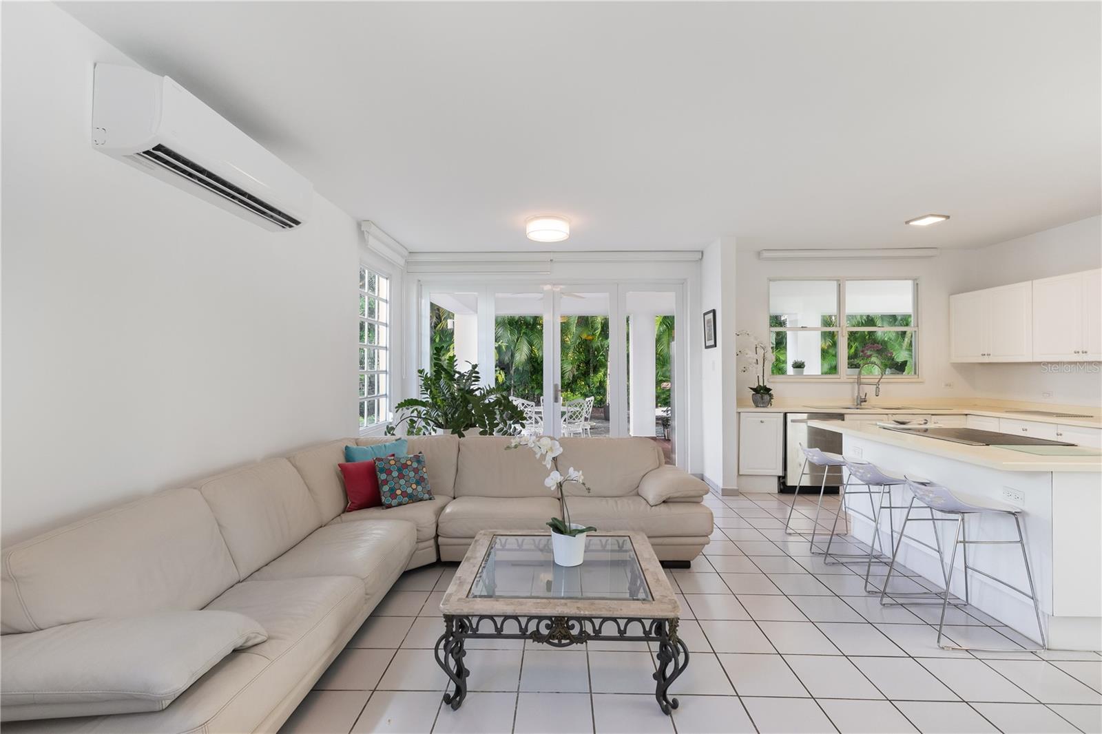 URB MONTEHIEDRA - Residential