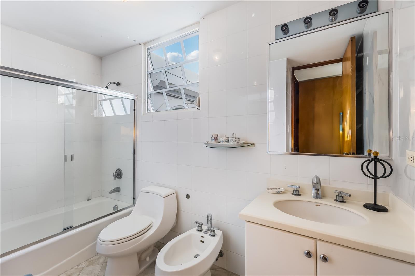 URB MONTEHIEDRA - Residential