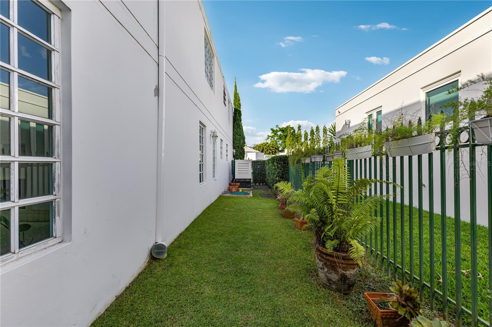 URB MONTEHIEDRA - Residential