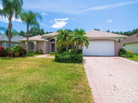 Single Family Residence in VERO BEACH FL 550 ALEXANDRA AVENUE.jpg