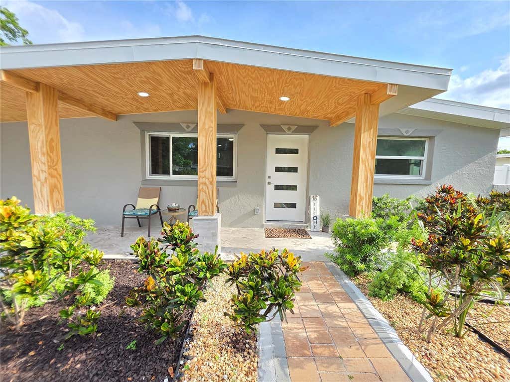 Photo of 138 Davison Avenue NE, St Petersburg, FL 33703 (MLS # TB8536409)