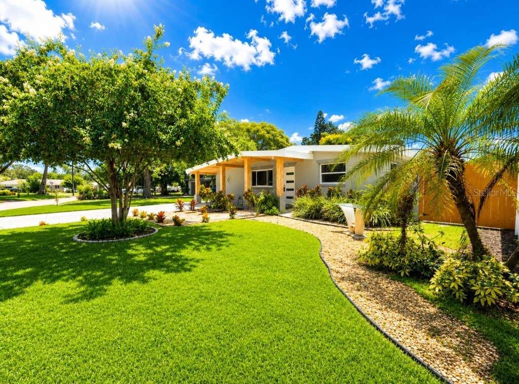 Photo of 138 Davison Avenue NE, St Petersburg, FL 33703 (MLS # TB8536409)