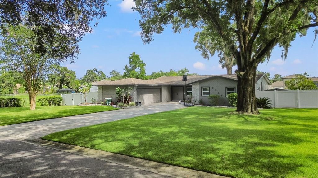 Photo of 2838 Springdell Circle, Valrico, FL 33596 (MLS # TB8405282)