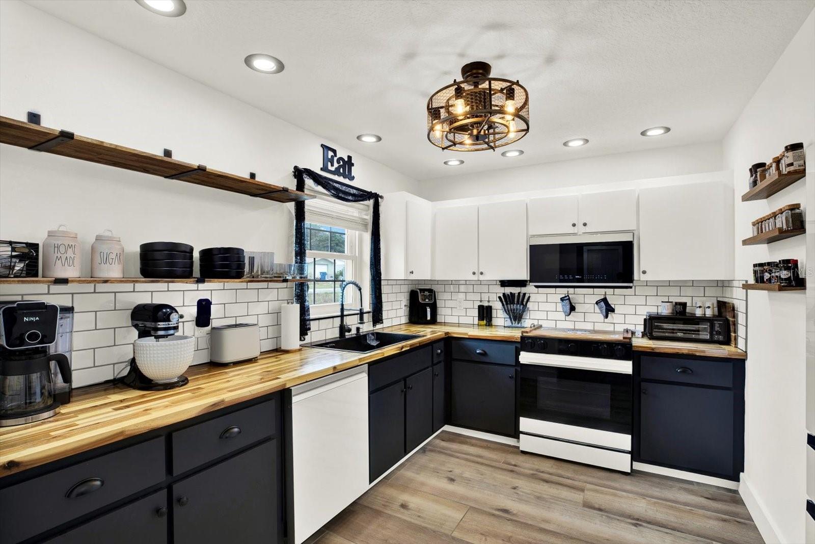 WEEKI WACHEE WOODLANDS - Residential