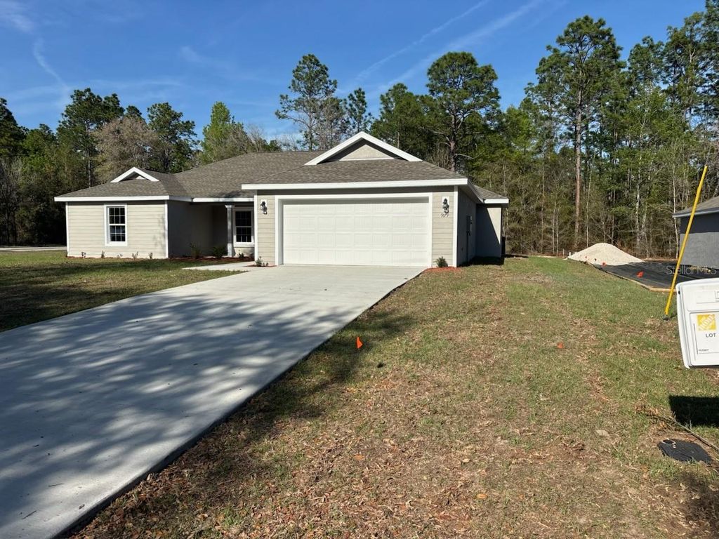 Photo of 9179 N Commodore Drive, Dunnellon, FL 34434 (MLS # G5109485)