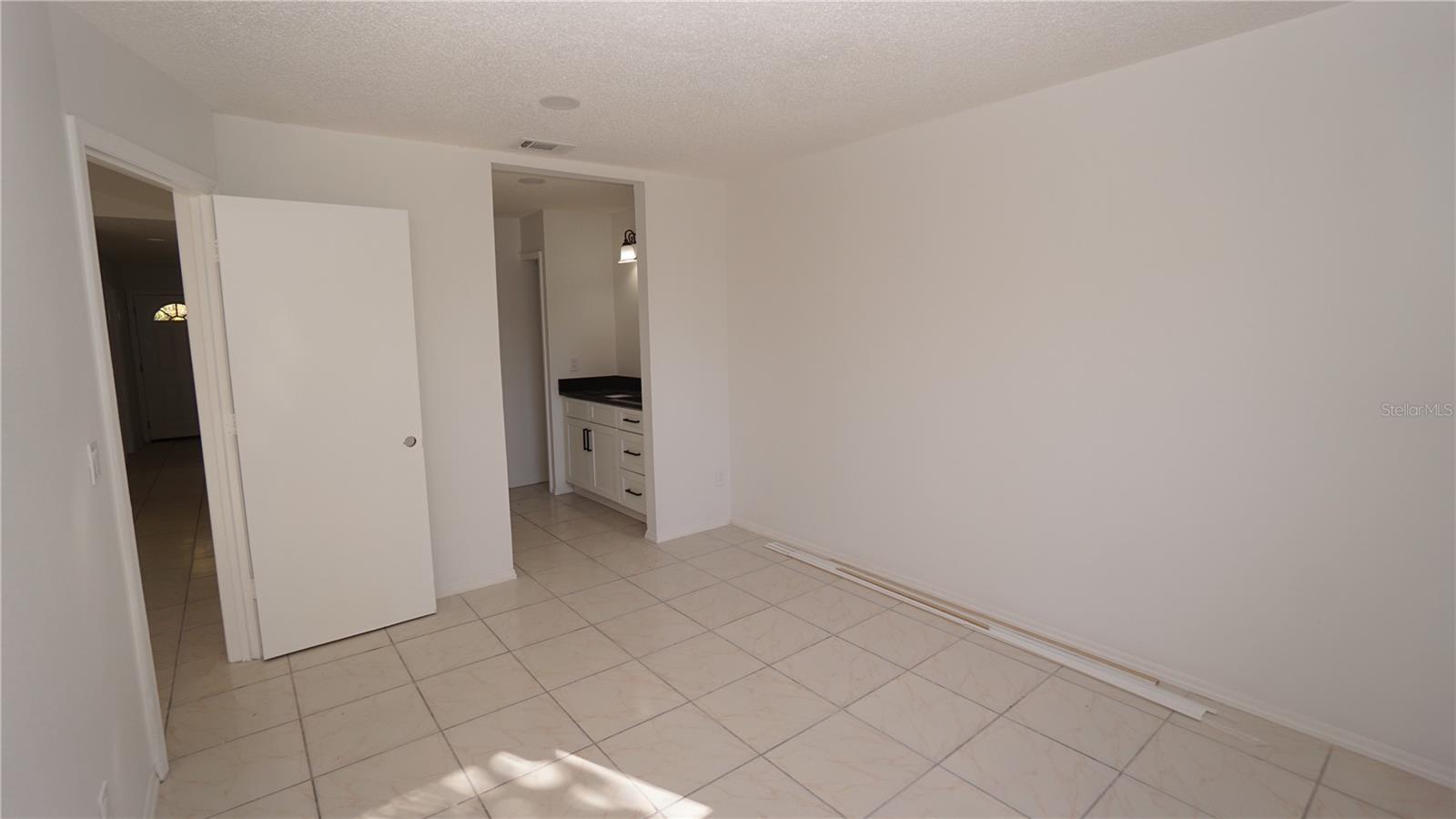 VICTORIA PARK - Residential Lease