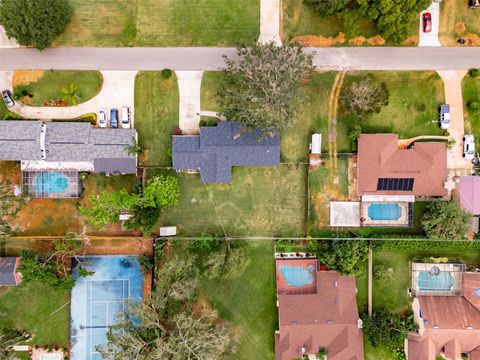 A home in VALRICO