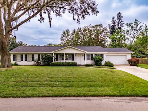 A home in VALRICO