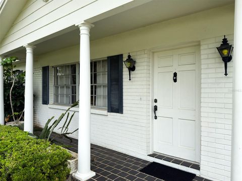 A home in VALRICO