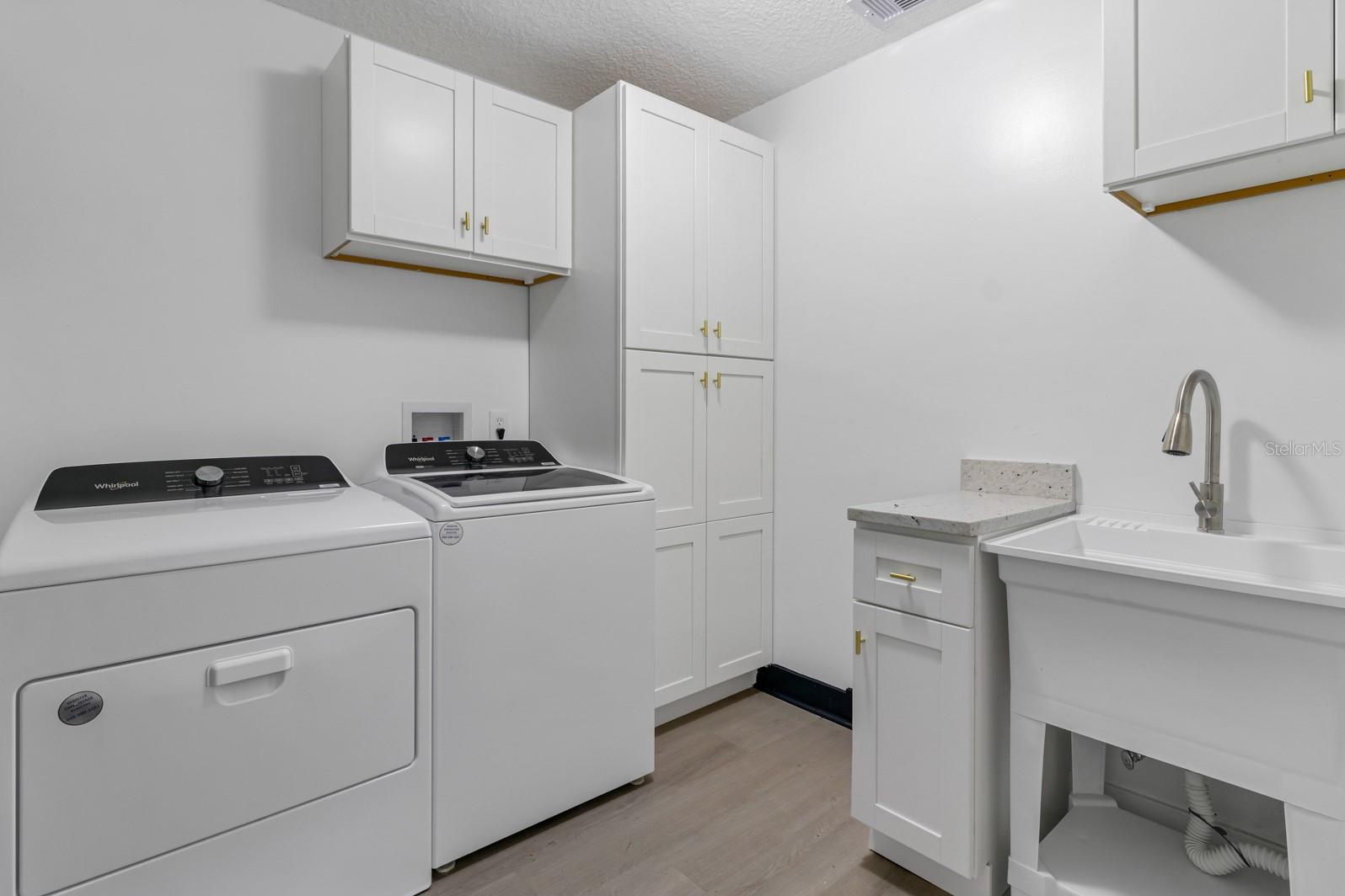 KNOLLWOOD - Residential