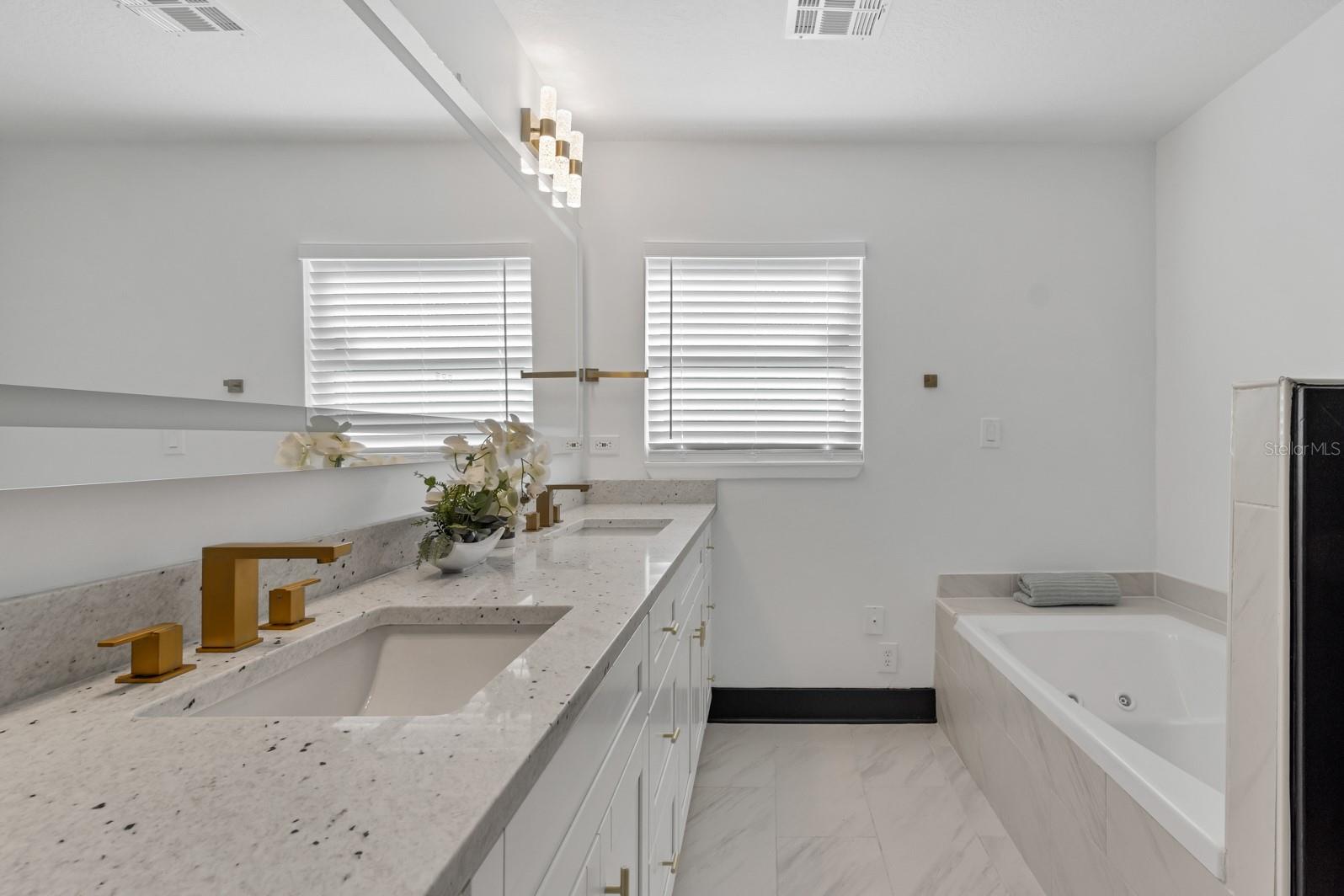 KNOLLWOOD - Residential