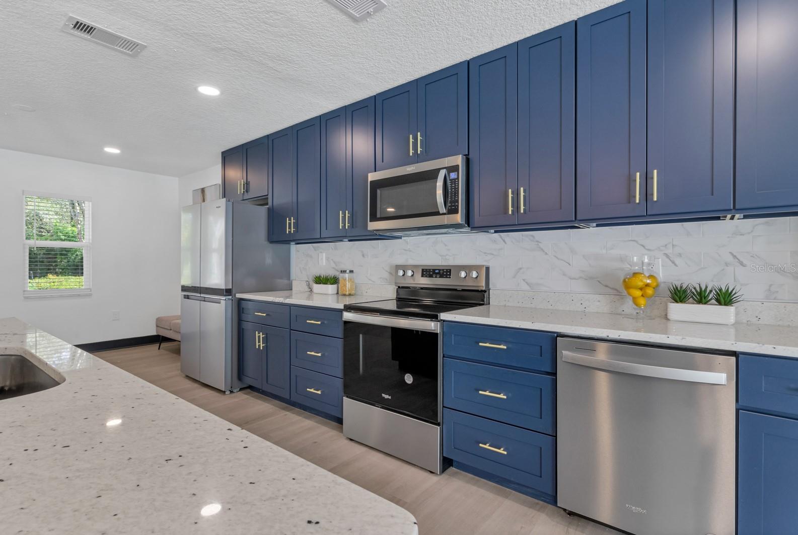 KNOLLWOOD - Residential