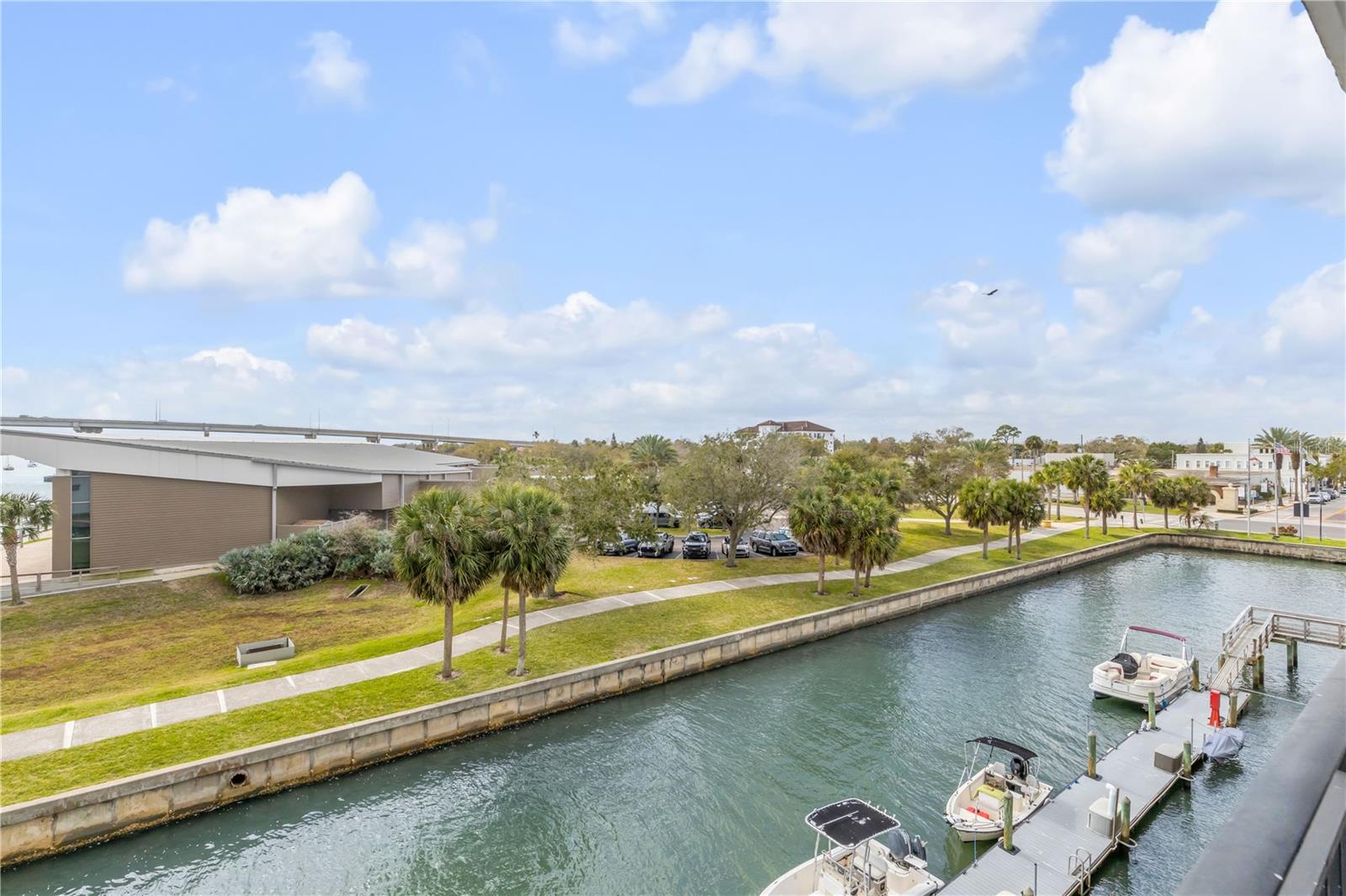 CAPTAINS QUARTERS - Residential