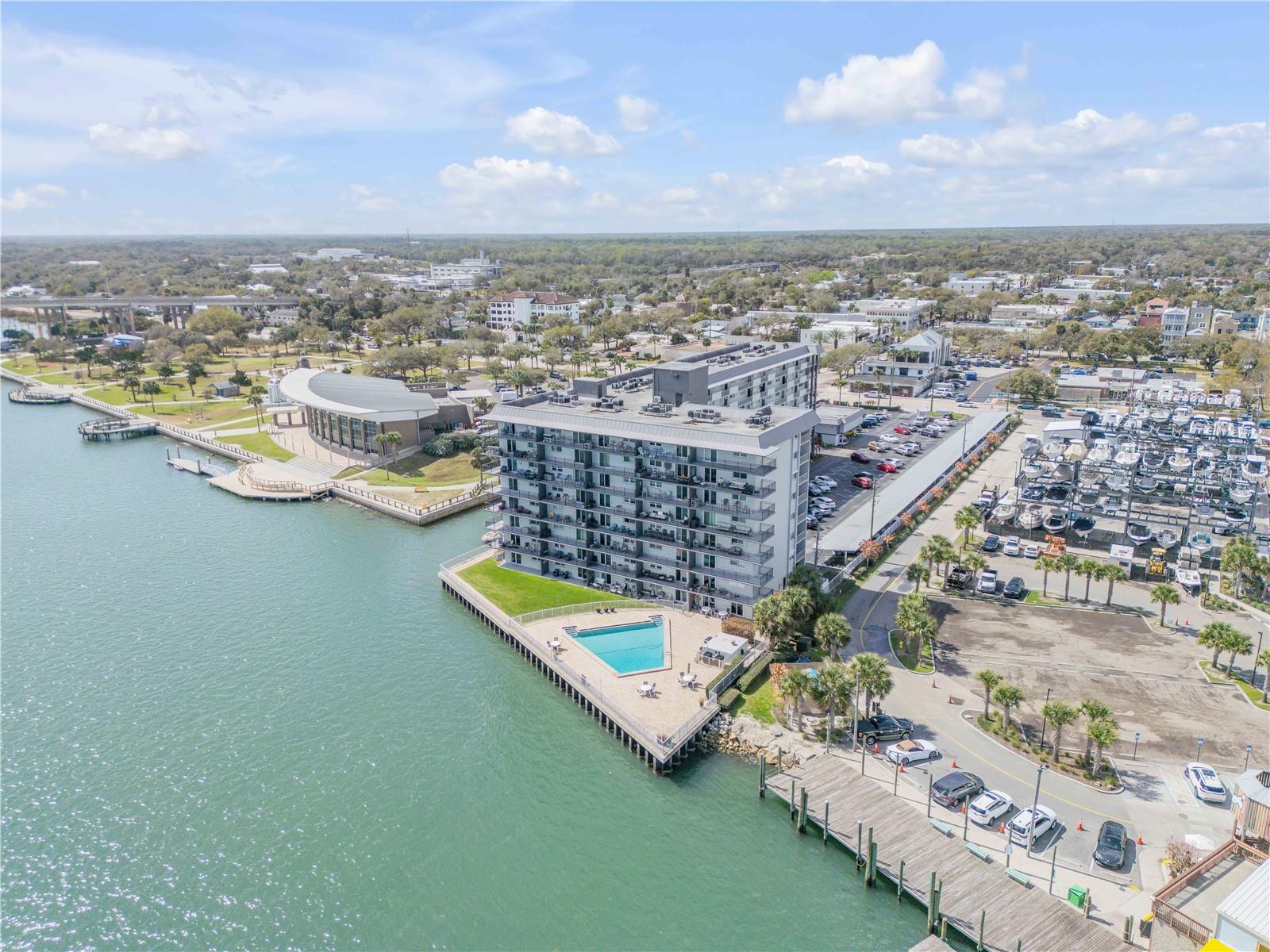 CAPTAINS QUARTERS - Residential